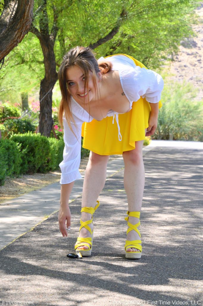 Zdjęcie porno - 39627860 034 96bc 682x1024 - W żółtej spódniczce
